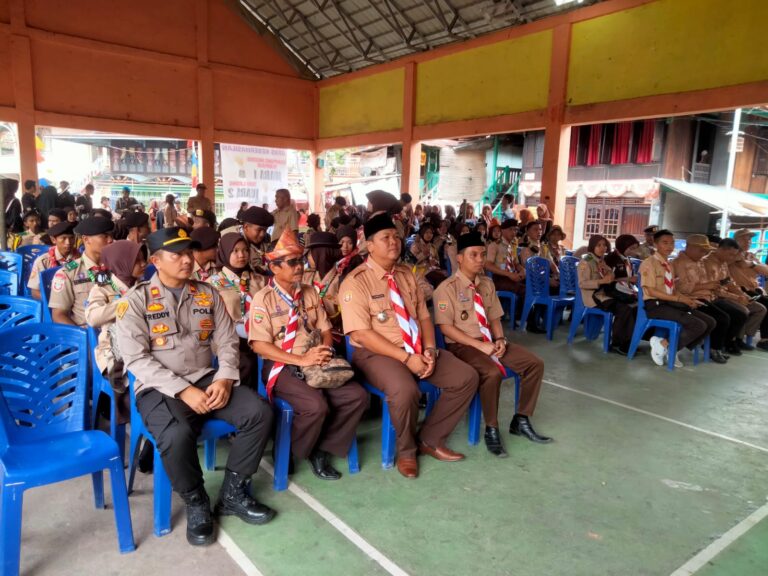 Polsek Penukal Utara Lakukan Giat Keamanan Pramuka di Kampung Inggris Desa Tempirai