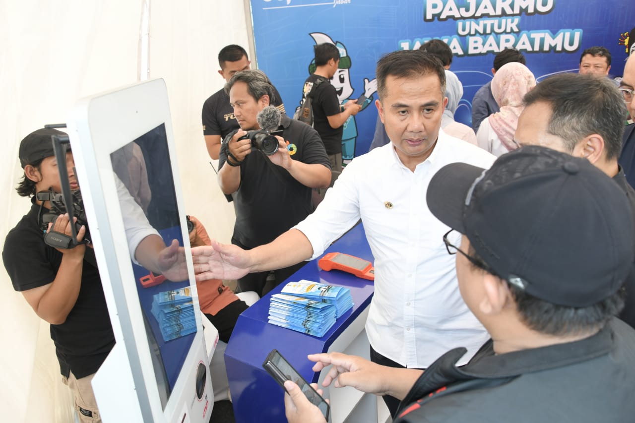 Bey Machmudin Apresiasi Pameran GIIAS Bandung, Minta Libatkan Siswa SMK Automotif