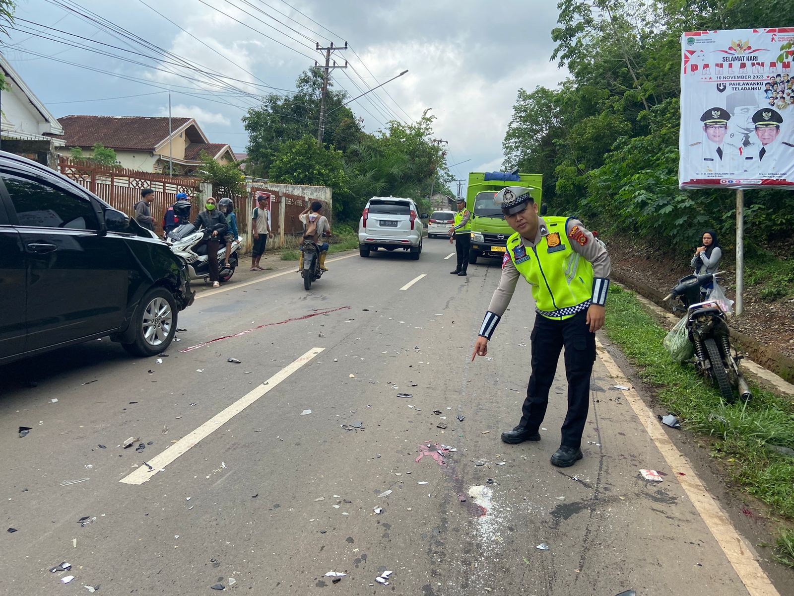 Satuan Lalulintas Polres PALI Tinjau TKP Lakalantas Sepeda Motor VS Innova