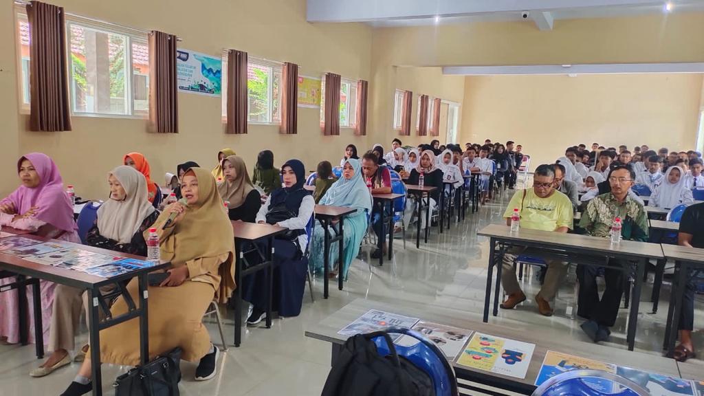 Siswa, Ortu dan Guru SMKN 1 Bondowoso Berkolaborasi