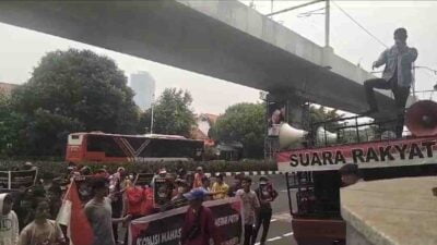 Koalisi Mahasiswa Benteng Merah Putih Gelar Aksi di Kejagung Desak Mudur Jaksa Agung?