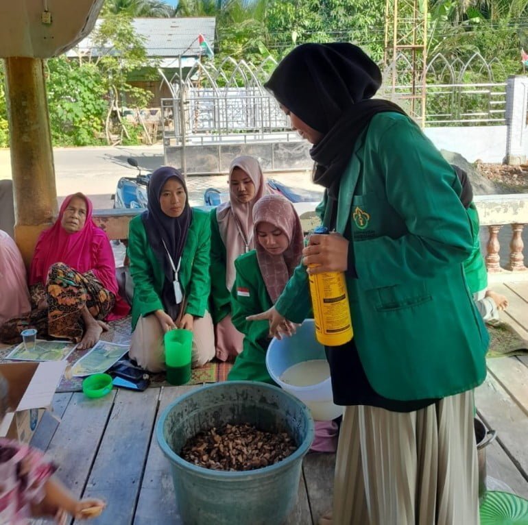 KKN PPM Kelompok 104 Adakan Kegiatan Sosialisasi Pembuatan Pupuk Organik Cair Dari Bahan Baku Bonggol Pisang