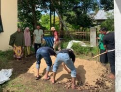 Mahasiswa KKN K17 Gelar Edukasi Pembuatan Pupuk Organik Bersama Masyarakat Ulee Madon