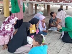 Mahasiswa KKN PPM Kelompok 104, Manfaatkan Digitalisasi Pembelajaran Mengembangkan Literasi Bagi Anak-Anak.