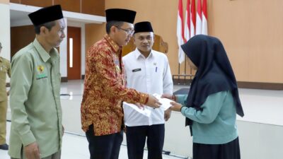 Pemkab Bekasi Bersama Baznas Berikan Santunan 1000 Orang Santri Pondok Pesantren