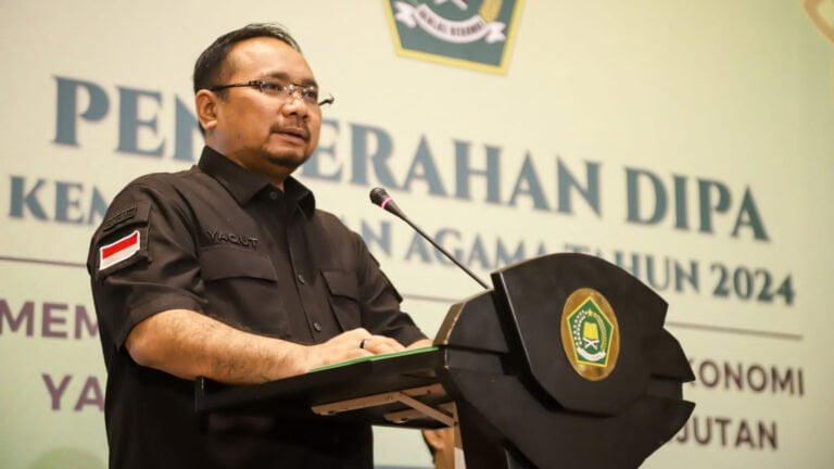 Serahkan DIPA 2024 Secara Digital, Menag Minta Fokus Digunakan untuk Rakyat