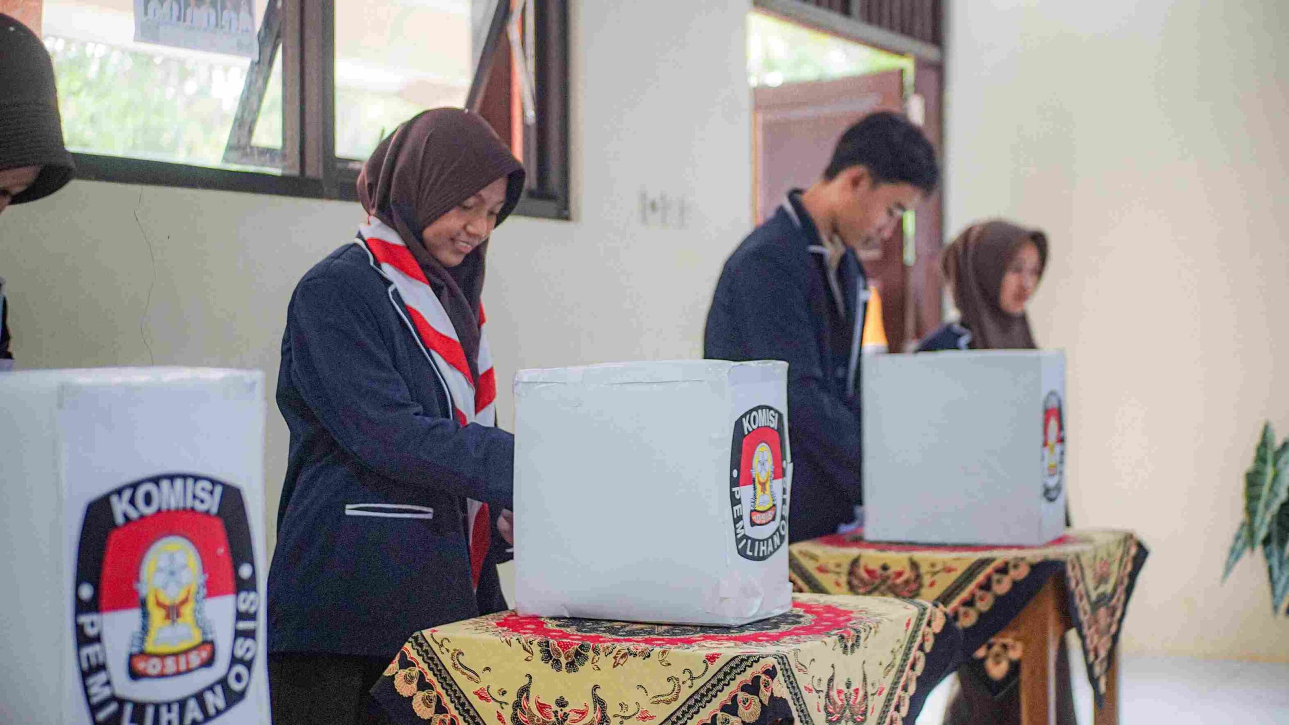 Edukasi Demokrasi dan Bentuk Karakter Unggul Melalui PILKETOS di SMP N 3 Subah