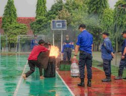 Damkar Batang Berikan Edukasi Kesiapsiagaan Pelajar SMA N 1Subah Dalam Penanganan Kebakaran