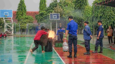 Damkar Batang Berikan Edukasi Kesiapsiagaan Pelajar SMA N 1Subah Dalam Penanganan Kebakaran