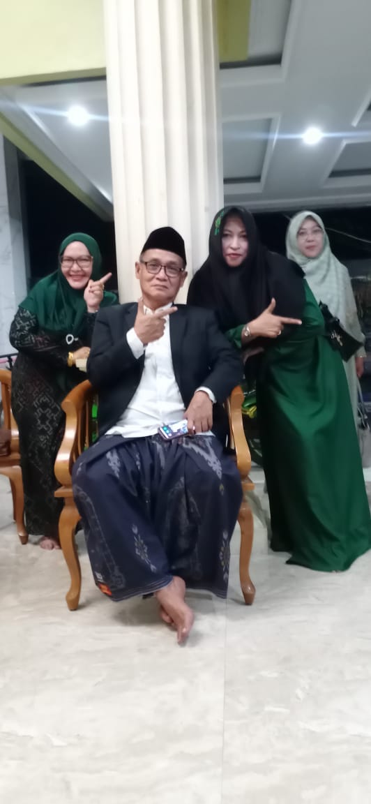 Momen Maulid Nabi SAW, Cut Herlina Disambut meriah oleh Para Santri di Pondok Pesantren Dorajatul Ashfad Karang Bahagia Bekasi