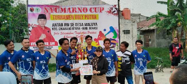 Lagi Dan Lagi Diva Voli Kabupaten Bekasi Mengadakan Turnamen Bola Voli Putra  “Nyumarno Cup” Antar RW Se Desa Waluya