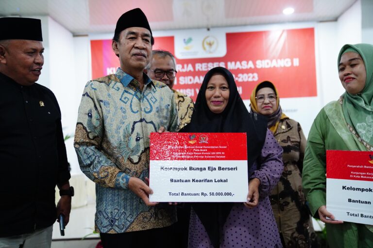 Reses Masa Sindang II 2023, Warga Makassar Terima Bantuan Kemensos bersama Komisi VIII DPR RI