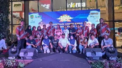 Malam Puncak Pameran UMKM EXPO 2023 Kabupaten Bekasi, Kadinkop UKM berikan Penghargaan dan Tropy 