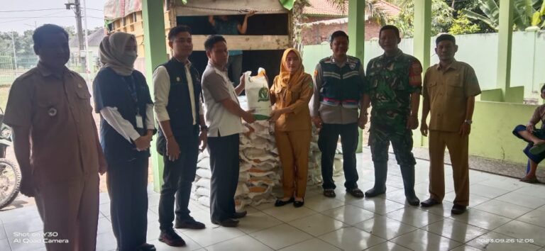 Polsek Penukal Abab Hadiri Giat Pendistribusian Beras Cadangan Pangan Pemerintah