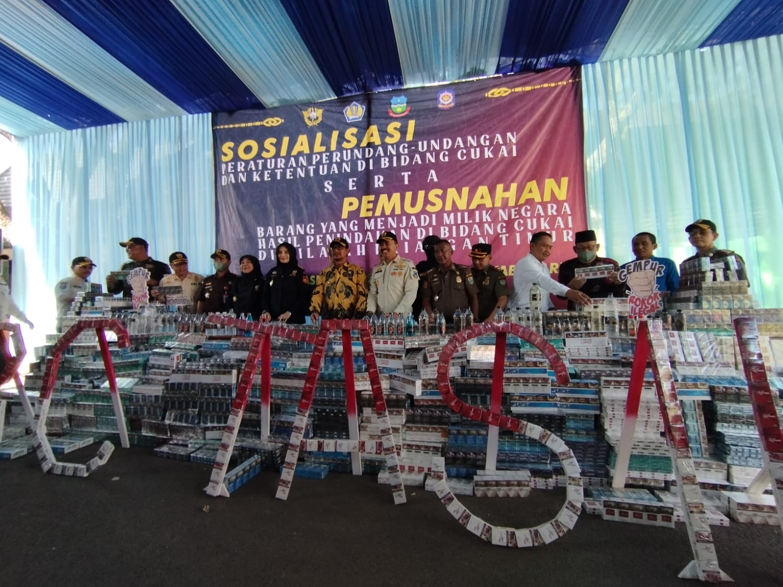 2,8 Ribu Liter Miras dan Lebih dari 3,7 Juta Batang Rokok di Musnahkan di Kabupaten Garut