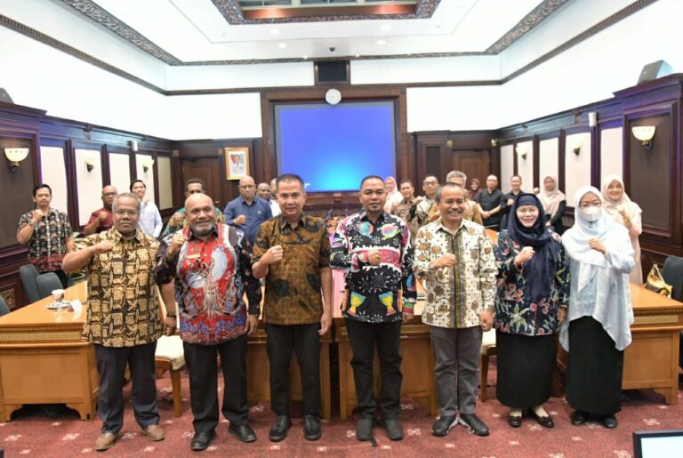 Pemdaprov Jabar – Pemda Kabupaten Jayapura Tandatangani MoU