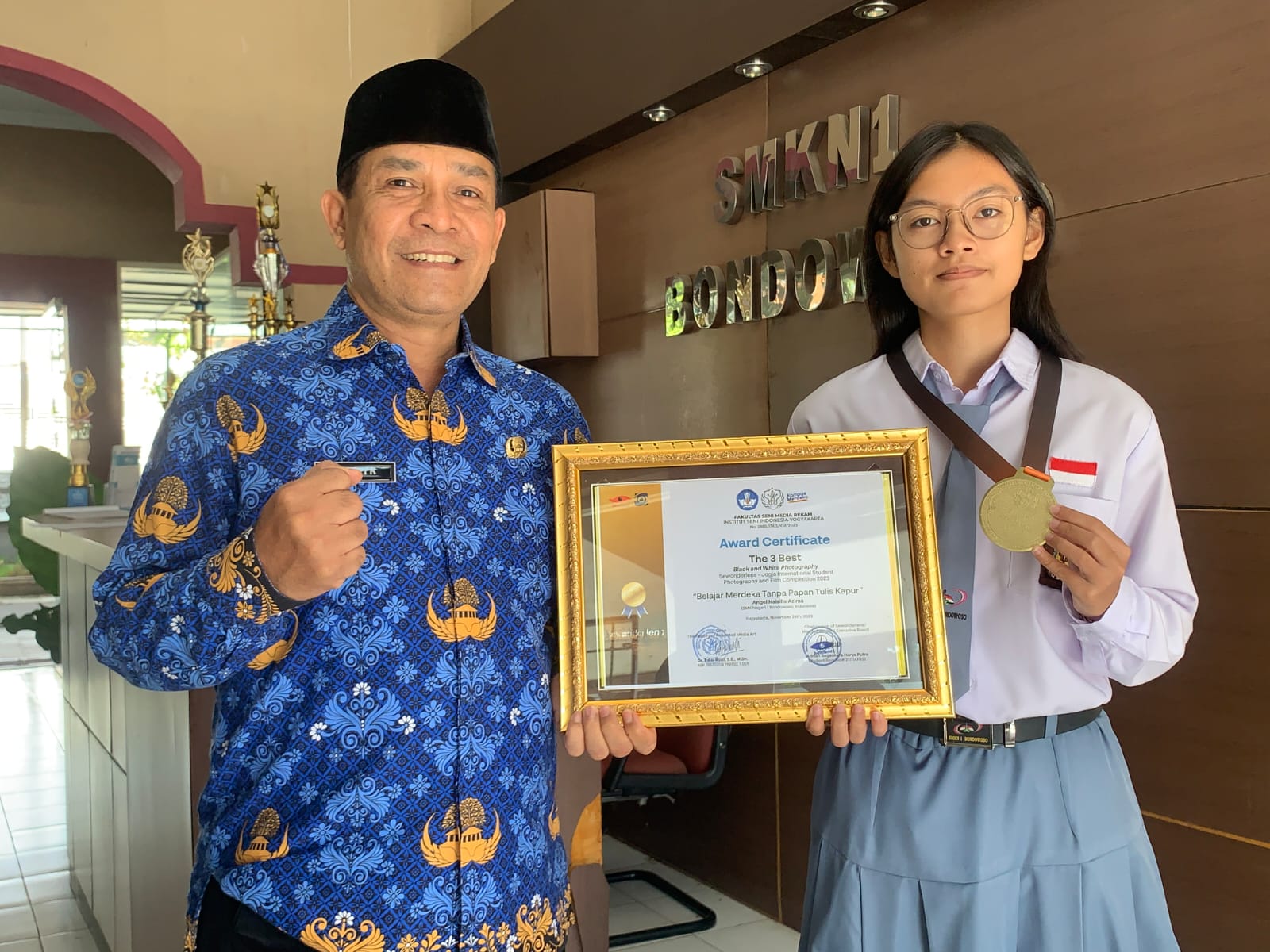Siswi SMK 1 Bondowoso Raih Prestasi Internasional Dalam Acara Institute Seni Indonesia (ISI)
