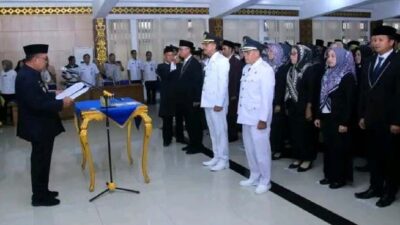 Sekretaris Daerah Drs.Lekok, M.M., Melantik dan Mengambil Sumpah Jabatan, Pejabat Administrator dan Pejabat Pengawas di Lingkungan Pemkab Lampung Utara