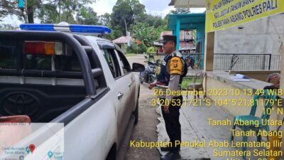 Polsek Tanah Abang Briptu. M. Jaim Dani S.H Bersama Unit Intelkam Bripka Singgih Memastikan keamanan di Objek Wisata Candi Bumi Ayu.