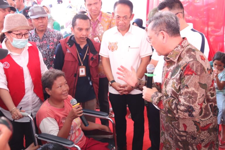 Dukung Kesejahteraan Anak, Kemensos RI Hadirkan Pelayanan Baksos Kesehatan Gratis Sekaligus Salurkan Bantuan