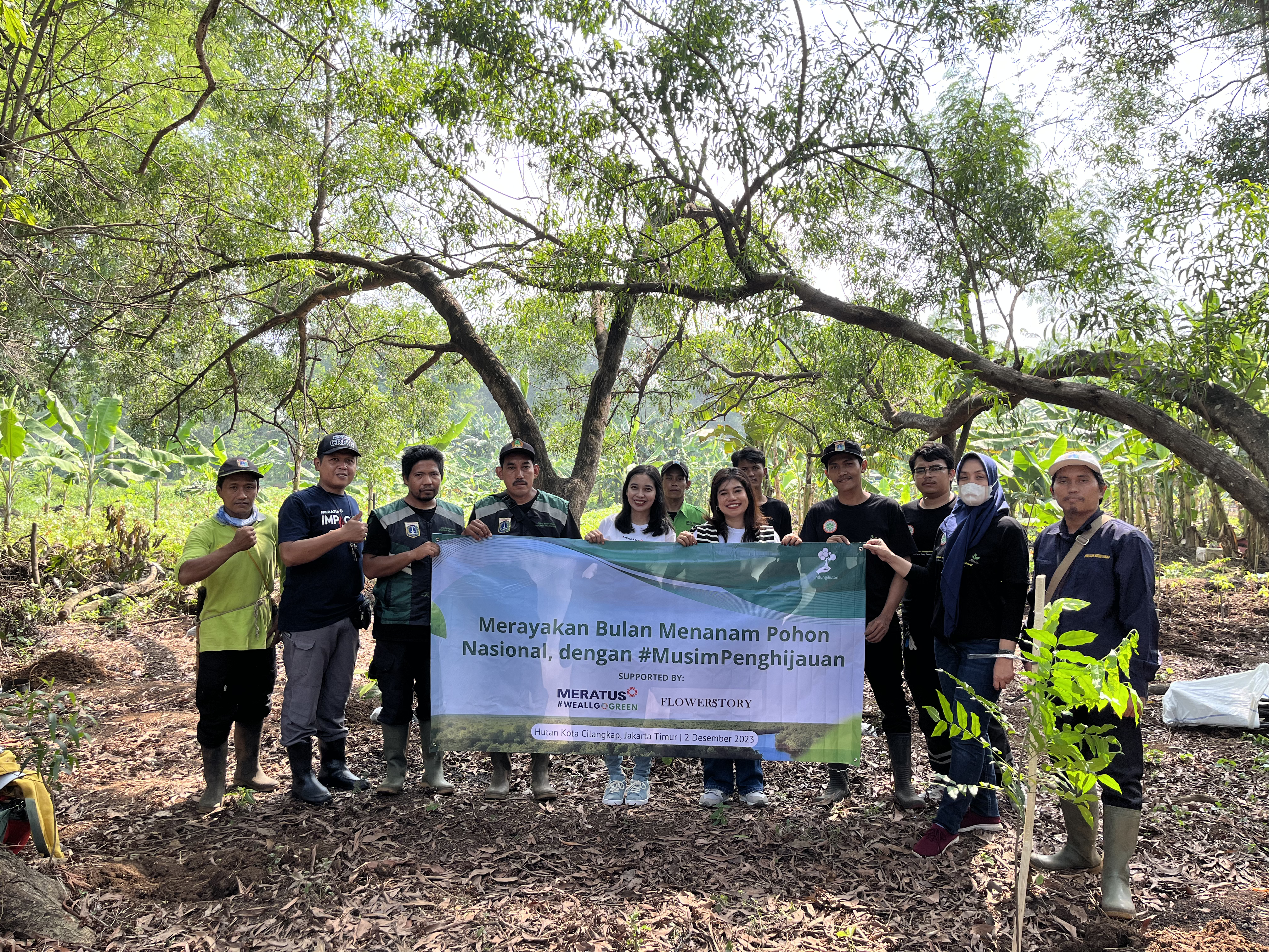 Musim Penghijauan: PT Meratus Line dan Flower Story Tanam 400 Pohon di Jakarta Timur