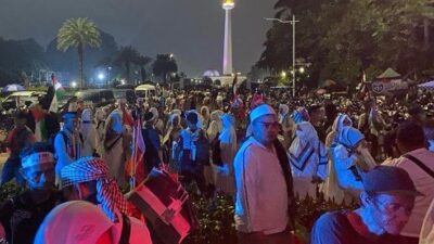 Peserta Munajat 212 Mulai Berdatangan di Kawasan Monas