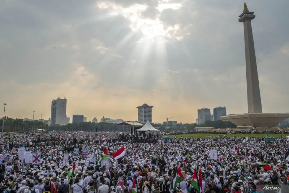 Ribuan Personel Gabungan Amankan Munajat Kubro di Monas