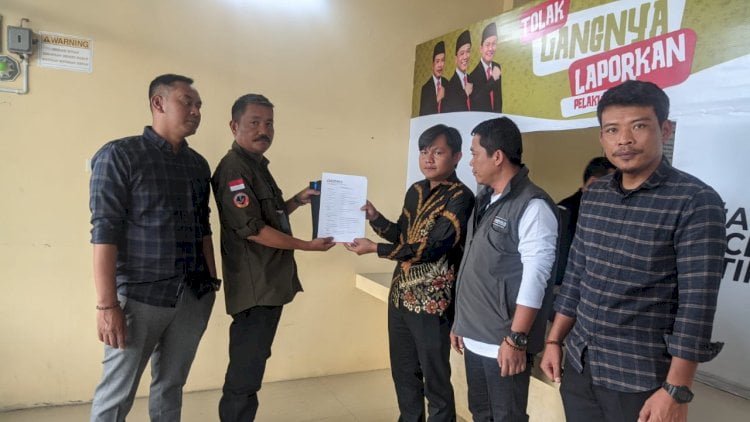 LSM TRINUSA Laporkan Panwascam Pagar Dewa Ke Bawaslu Lampung Barat