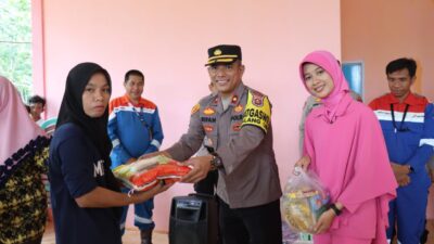 PT Pertamina EP 2 Pendopo Field, Menggandeng Polres PALI dan Bhayangkari  Membagikan Bantuan Sosial Pada Masyarakat di Tiga Desa Dalam Wilayah kerjanya,