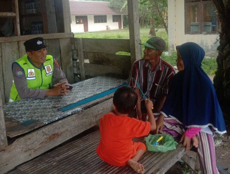 Polsek Penukal Abab Lakukan Giat Jum’at Curhat di Desa Prambatan