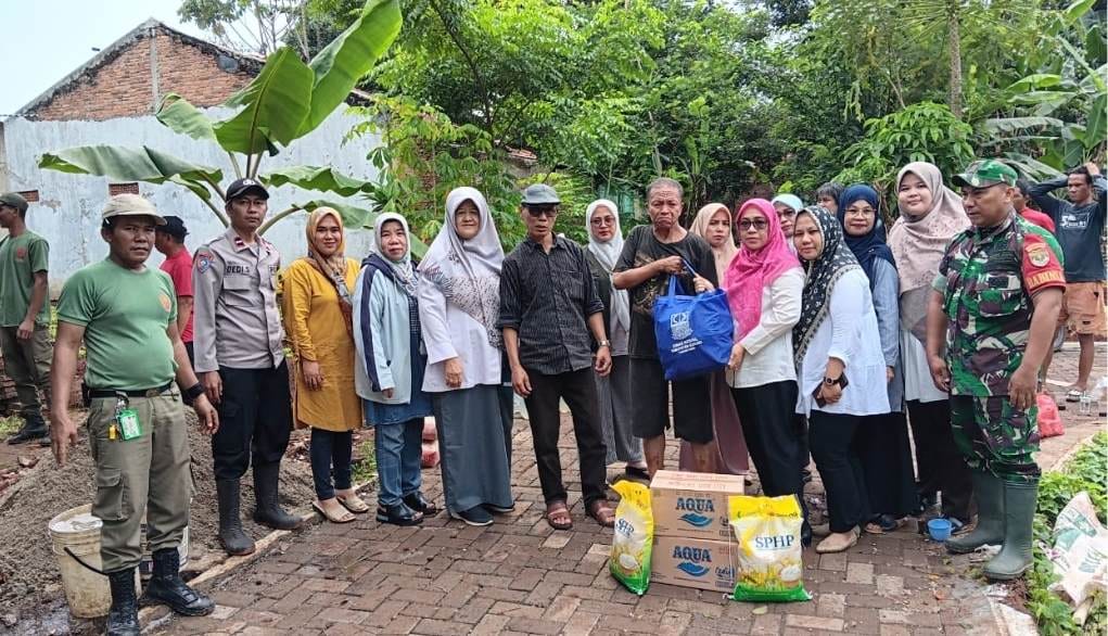 Dinas Sosial Kabupaten Bekasi Beraksi Cepat Berikan Bantuan untuk Korban Rumah Roboh