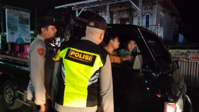 Personil Polsek Talang Ubi Lakukan Penyetopan Serta Pemeriksaan kendaraan R2 Maupun R4 Yang Melintas di Jalan Depan Mapolsek Talang Ubi