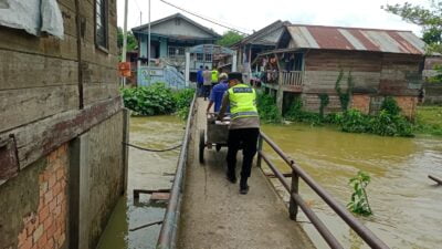 Kapolsek Talang Ubi Melakukan Monitoring dan Pengecekan Banjir di Talang Pipa