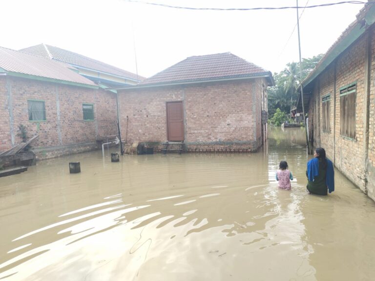 Kapolsek Tanah Abang AKP Darmawansyah S.H M.H ,Melakukan Monitoring dan Pengecgekan Debit ketinggian Air di Sungai Lematang,