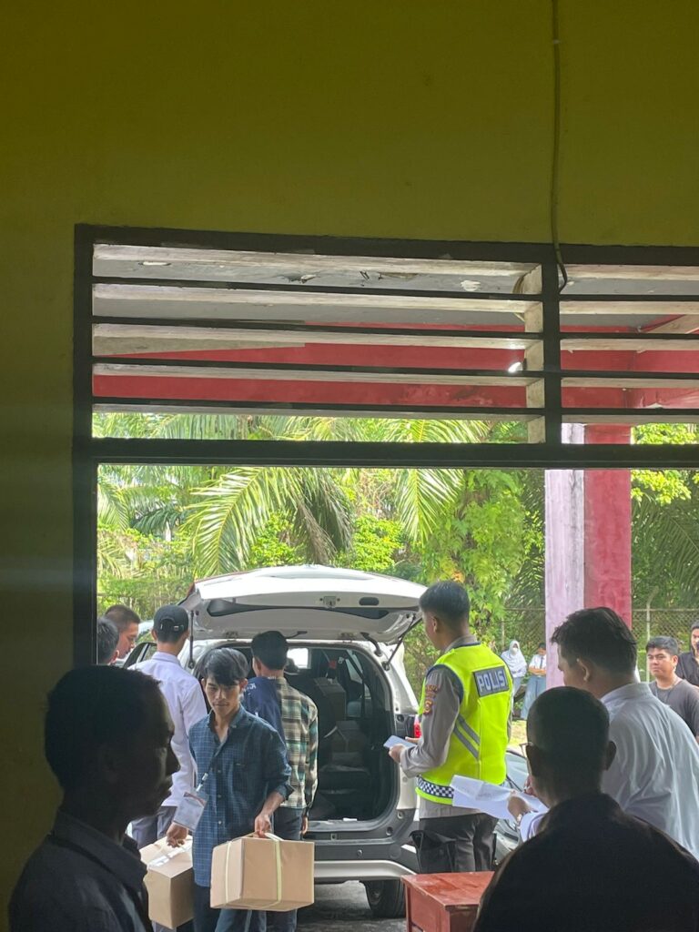 Jajaran Polres PALI Melaksanakan kegiatan Pengamanan Pelipatan dan Sortir Surat Suara di Gedung Orkes Komplek Pertamina,