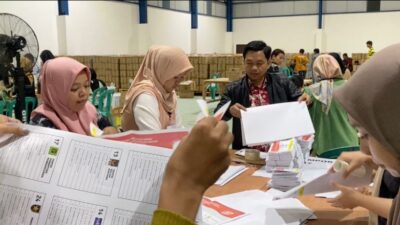 KPU Kabupaten Bekasi Mulai Lakukan Penyortiran dan Pelipatan Surat Suara