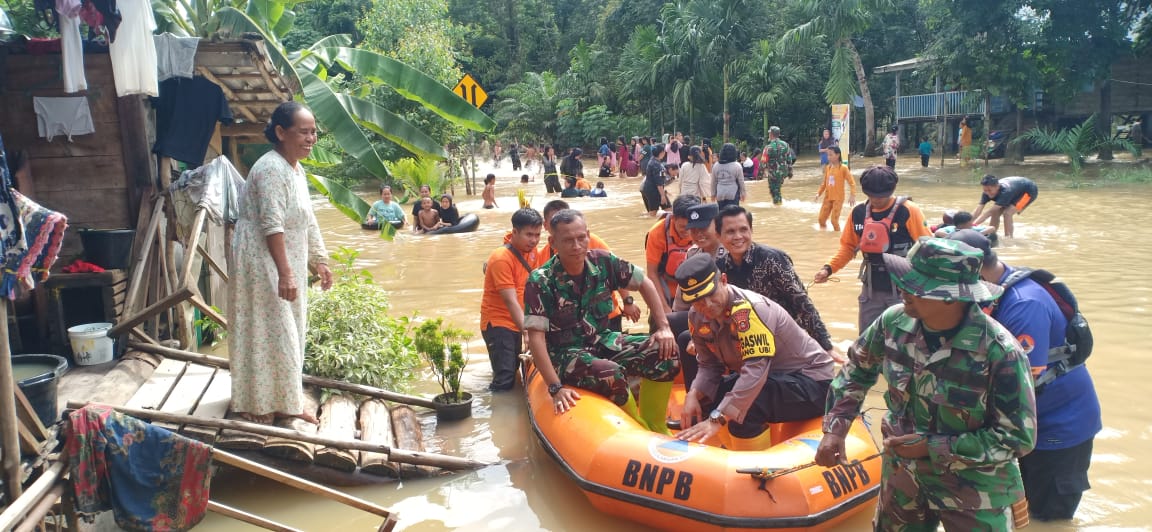 Kapolsek Talang Ubi, Kompol Rifan Wijaya, ST, Aktif Terlibat Dalam Pengecekan Banjir di Desa Sungai Baung