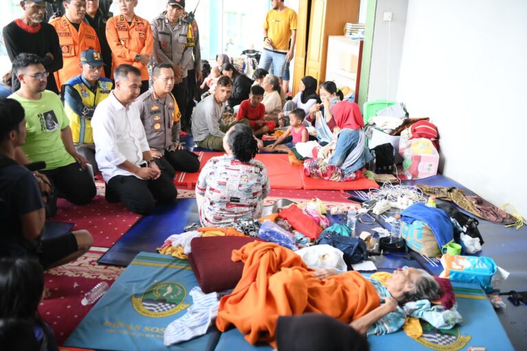 Banjir Dayeuhkolot, Pemdaprov Jabar Siapkan Air Bersih, Lahan Pengungsian dan Dapur Umum