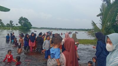 Masyarakat Pengabuan dan Pengabuan Timur Antusias Liburan Akhir Pekan Di Ceruk Satu Desa Pengabuan