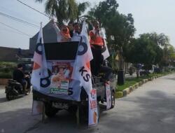 Seger Bener! Flashmob Kampanye Caleg PKS Teti Lestari di Cikarang Barat Bagikan Jeruk 