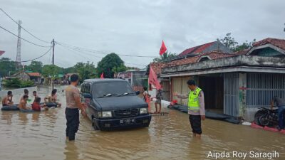 Polsek Tanah Abang Melakukan Monitoring dan Patroli Pengecekan Debit Air/Volume Banjir di Wilayah Nya,