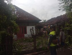 Dengan Cepat, Polsek Prajekan Cek Rumah Warga Korban Puting Beliung