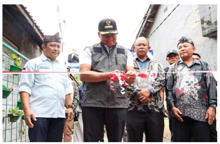 Pj. Wali Kota Cimahi Resmikan Penggunaan Sanitasi Berbasis Masyarakat Tahun 2023