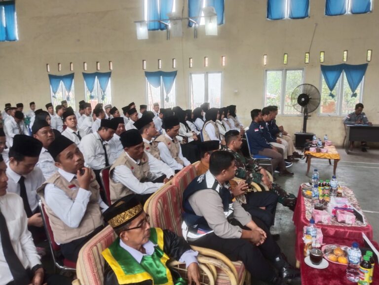 Kapolsek Penukal Abab IPTU Arzuan SH Menghadiri Pelantikan dan Pengambilan Sumpah Pengawas Tempat Pemungutan Suara (PTPS) di kecamatan Abab kabupaten