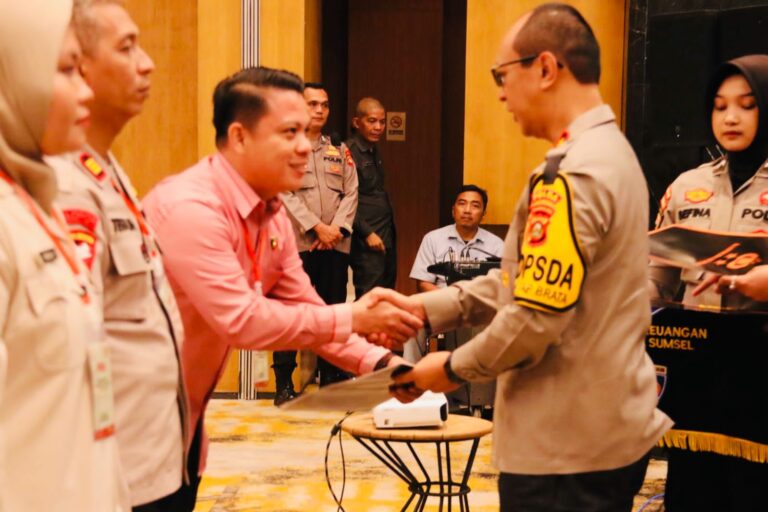 Buka Rakor Bidang Keuangan, Kapolda Sumsel Irjen Rachmad Wibowo Berikan Penghargaan Satker Berprestasi