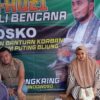 H Fauzi Sumbang Asbes, Semen dan Kayu