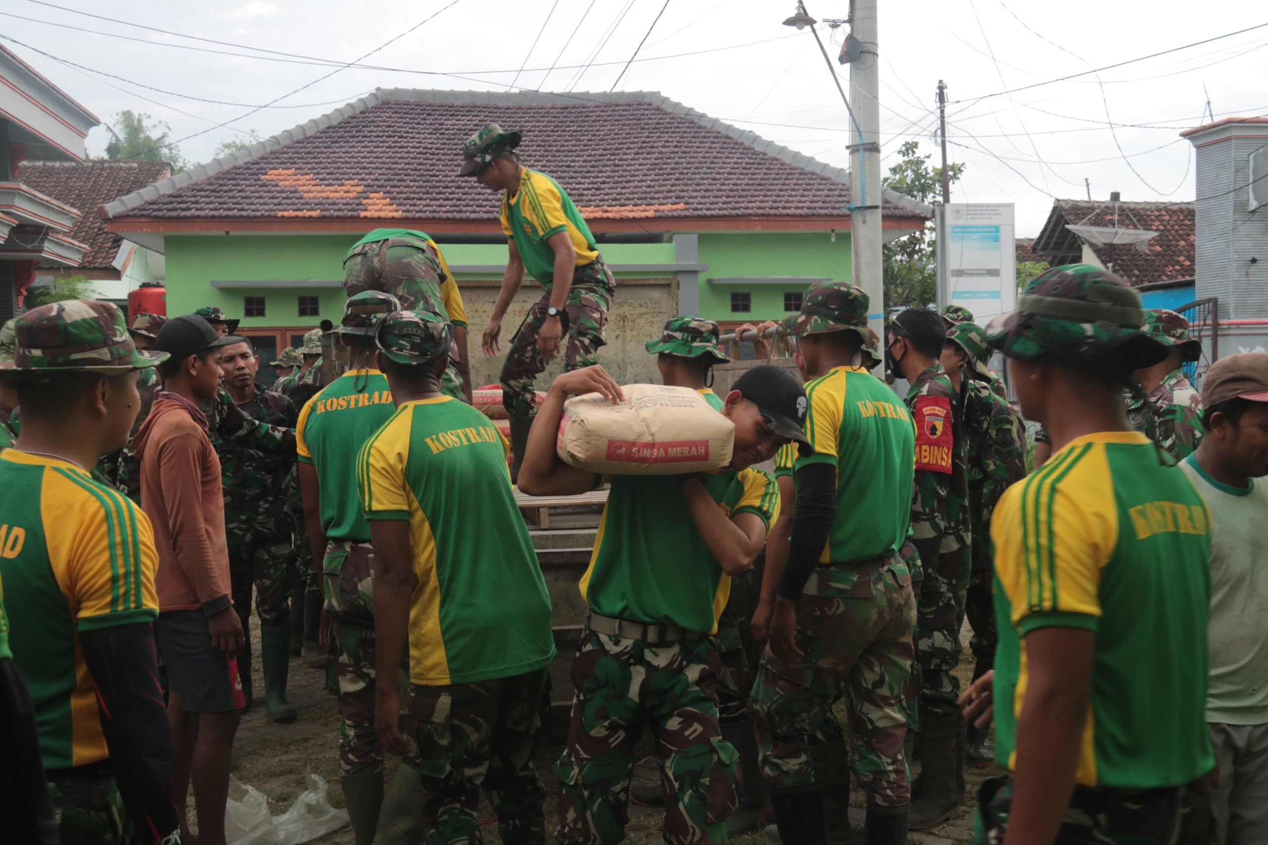 Sikap Timbang Rasa Prajurit Yonif 514/SY/9/2 Kostrad hingga hari ke-4 Dalam Penanggulangan Bencana Alam Angin Puting Beliung