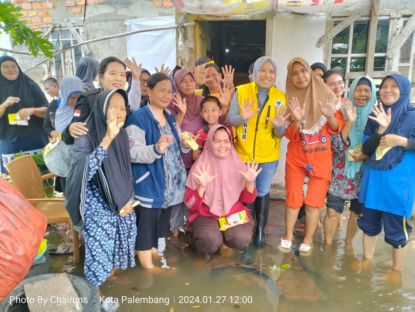 Di Tengah Banjir Calon Legislatif Drg.Asti Tetap Komitmen Sosialisasi Dengan Warga