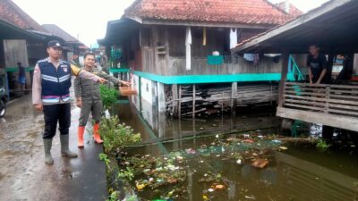 Polsek Penukal Utara Aktif Melakukan Pemantauan Terhadap Banjir Yang Melanda Sejumlah Desa di Kecamatan Penukal Utara,