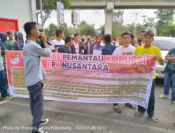 Lapdu Tidak Ditindaklanjuti Puluhan Massa Lembaga KPK-N Gelar Demo Aksi Damai Di Kejati Sumsel